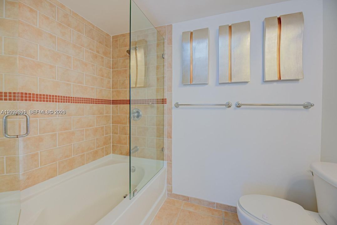 For Sale: $474,900 (2 beds, 2 baths, 1155 Square Feet)
