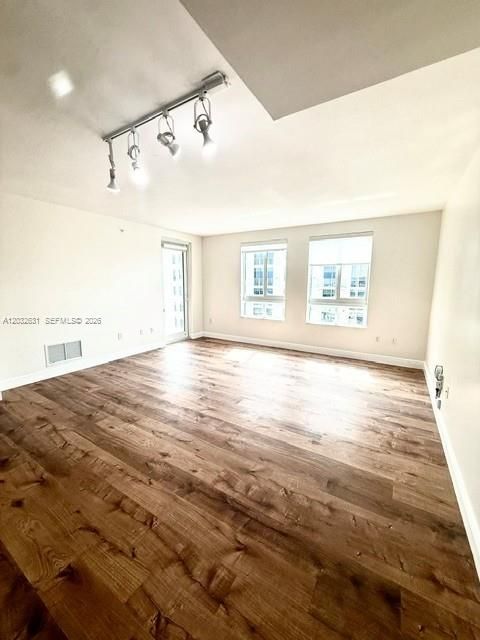 На продажу: $399,900 (2 спален, 2 ванн, 1155 Квадратных фут)