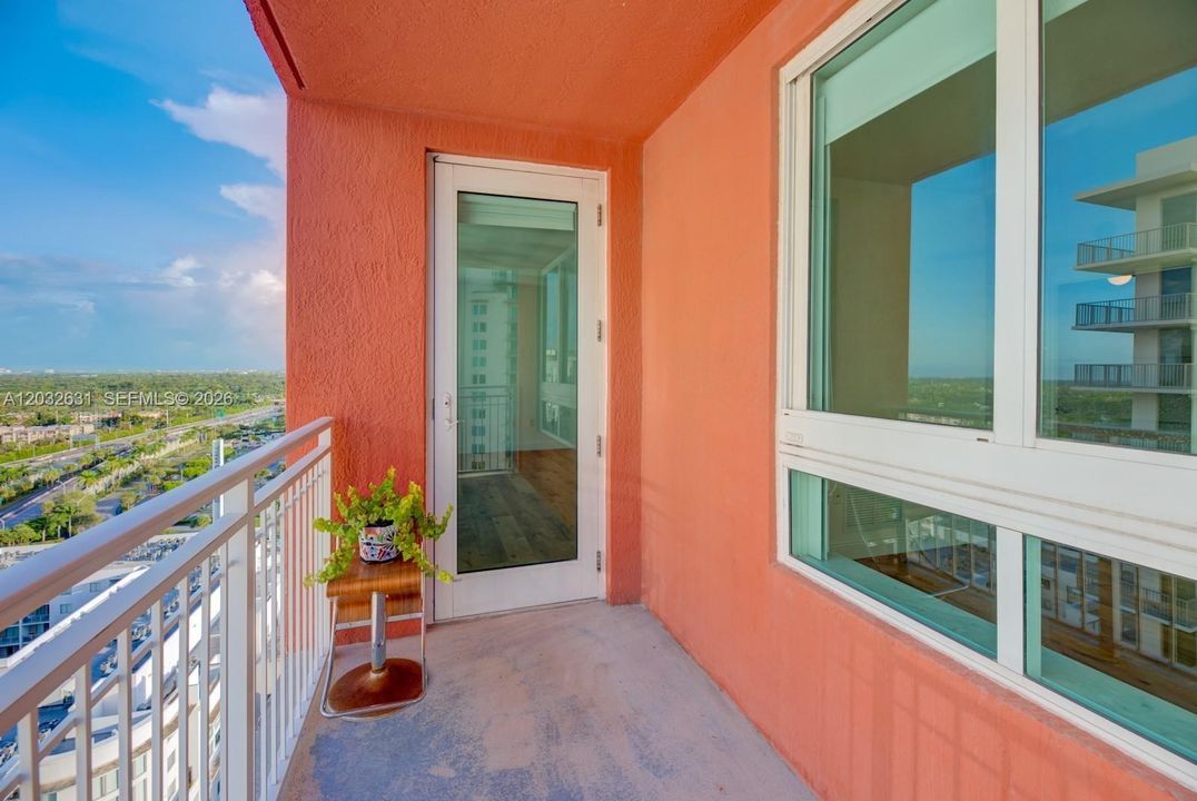 For Sale: $474,900 (2 beds, 2 baths, 1155 Square Feet)