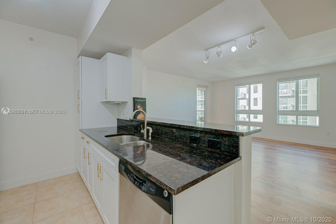 For Sale: $474,900 (2 beds, 2 baths, 1155 Square Feet)
