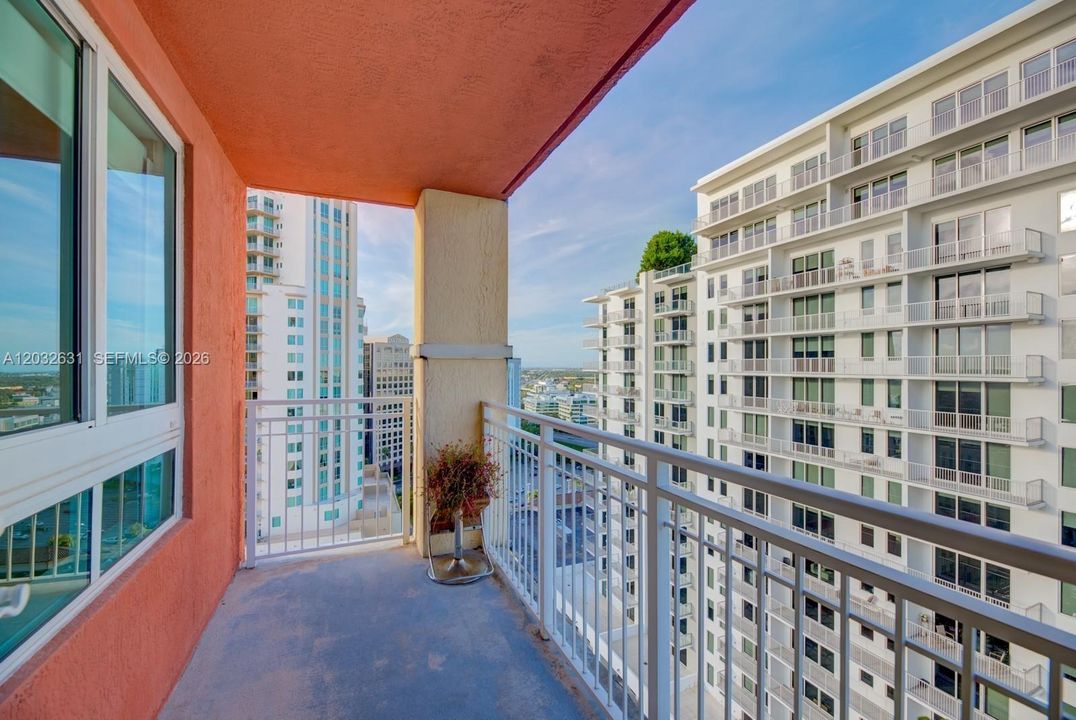 For Sale: $474,900 (2 beds, 2 baths, 1155 Square Feet)