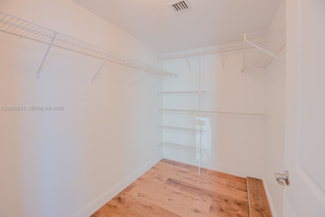 For Sale: $474,900 (2 beds, 2 baths, 1155 Square Feet)