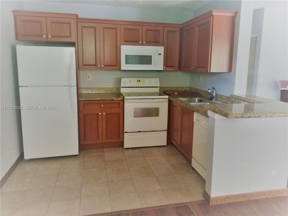 For Rent: $1,800 (2 beds, 2 baths, 835 Square Feet)