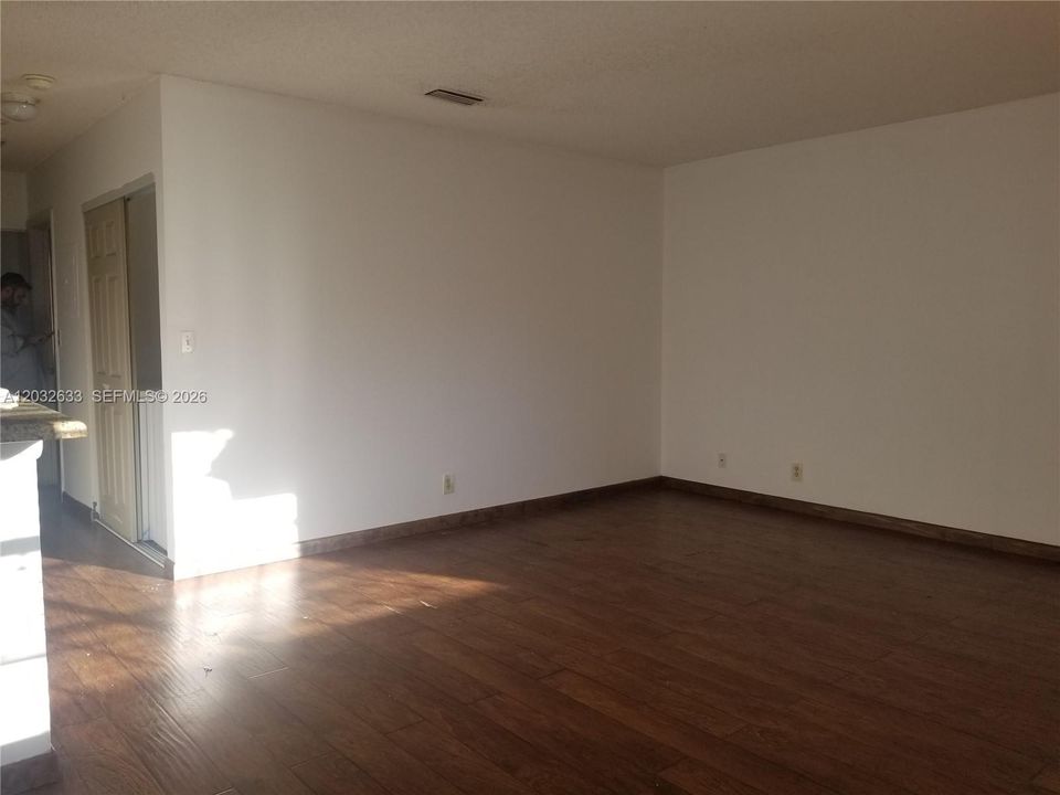 For Rent: $1,800 (2 beds, 2 baths, 835 Square Feet)