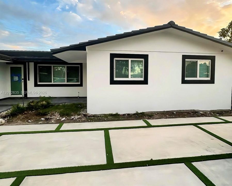 For Rent: $3,200 (3 beds, 2 baths, 2021 Square Feet)