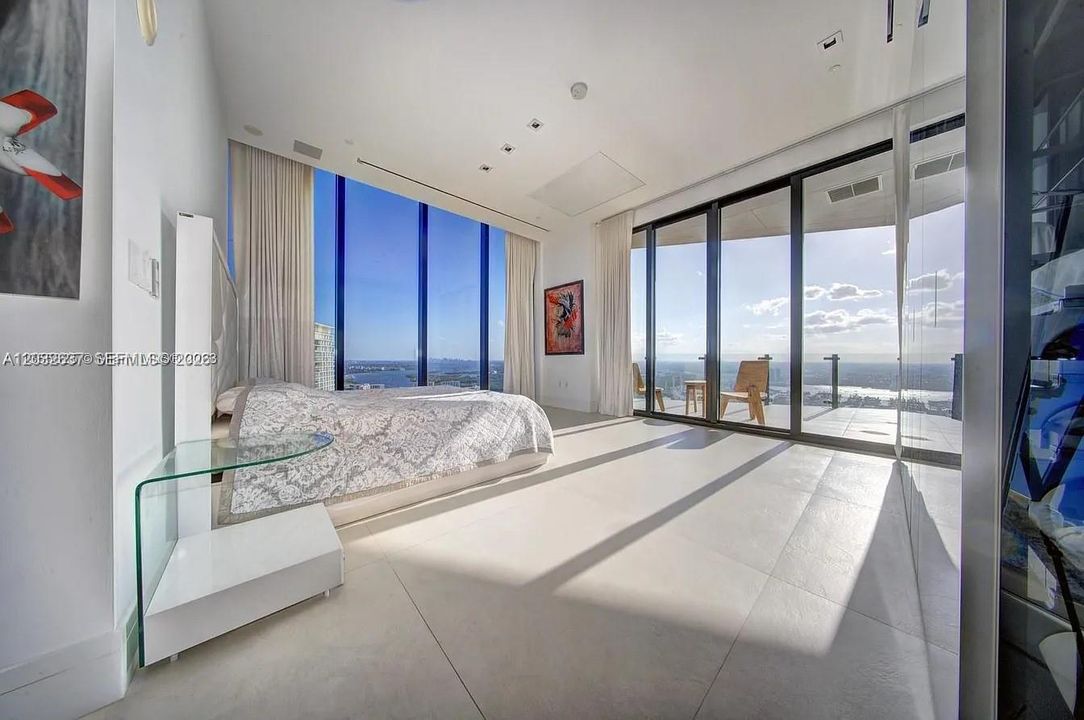 For Rent: $25,000 (2 beds, 2 baths, 2042 Square Feet)