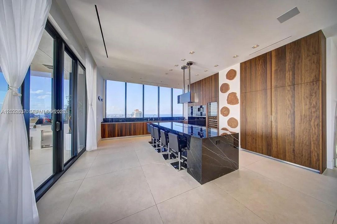 For Rent: $25,000 (2 beds, 2 baths, 2042 Square Feet)