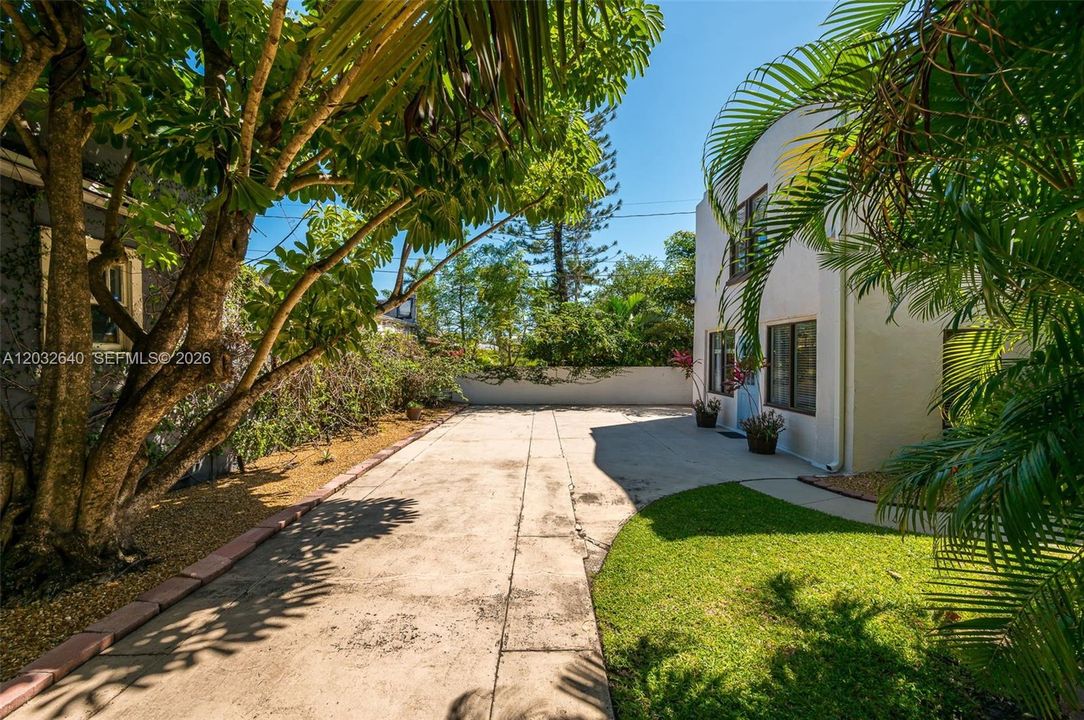 En Renta: $17,500 (7 camas, 5 baños, 4048 Pies cuadrados)