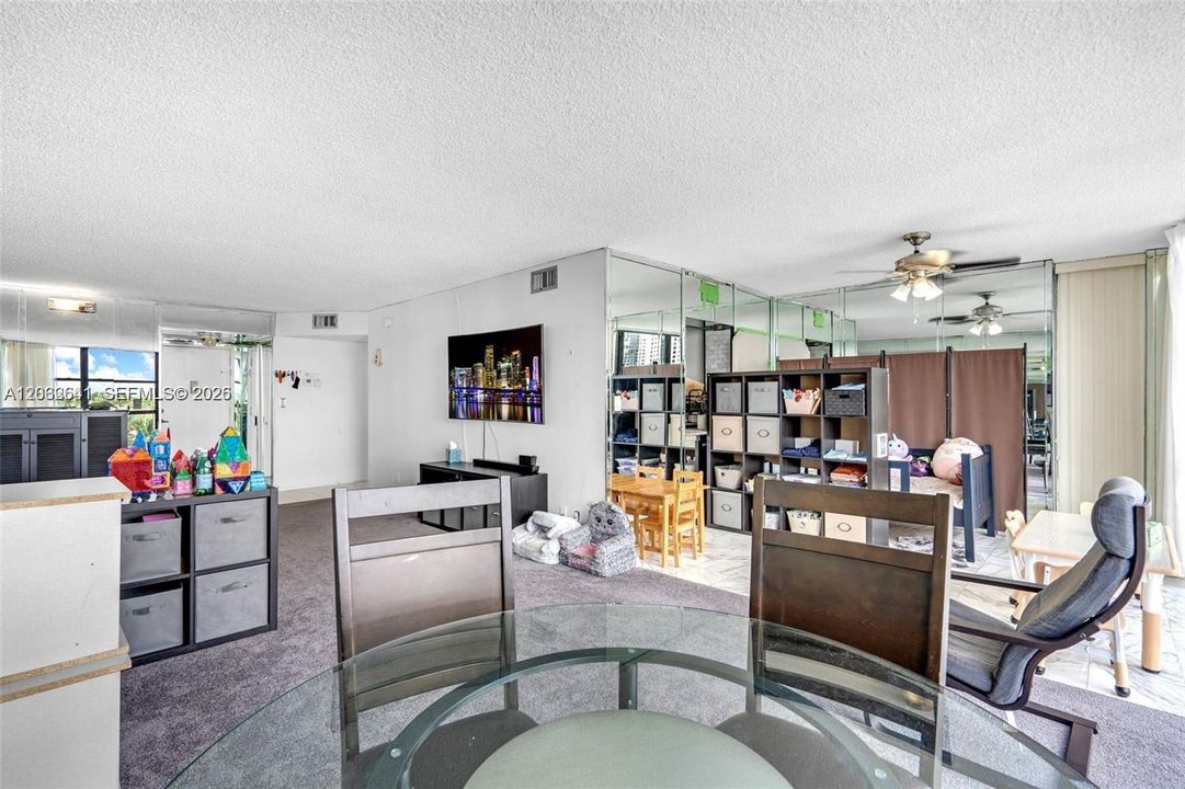 En Venta: $360,000 (2 camas, 2 baños, 1455 Pies cuadrados)