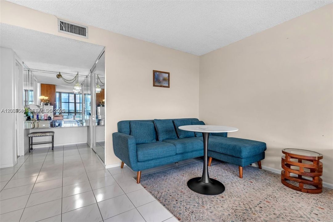 En Venta: $360,000 (2 camas, 2 baños, 1455 Pies cuadrados)