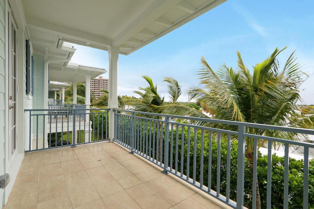 114 Ocean Breeze Dr Juno Beach-large-017