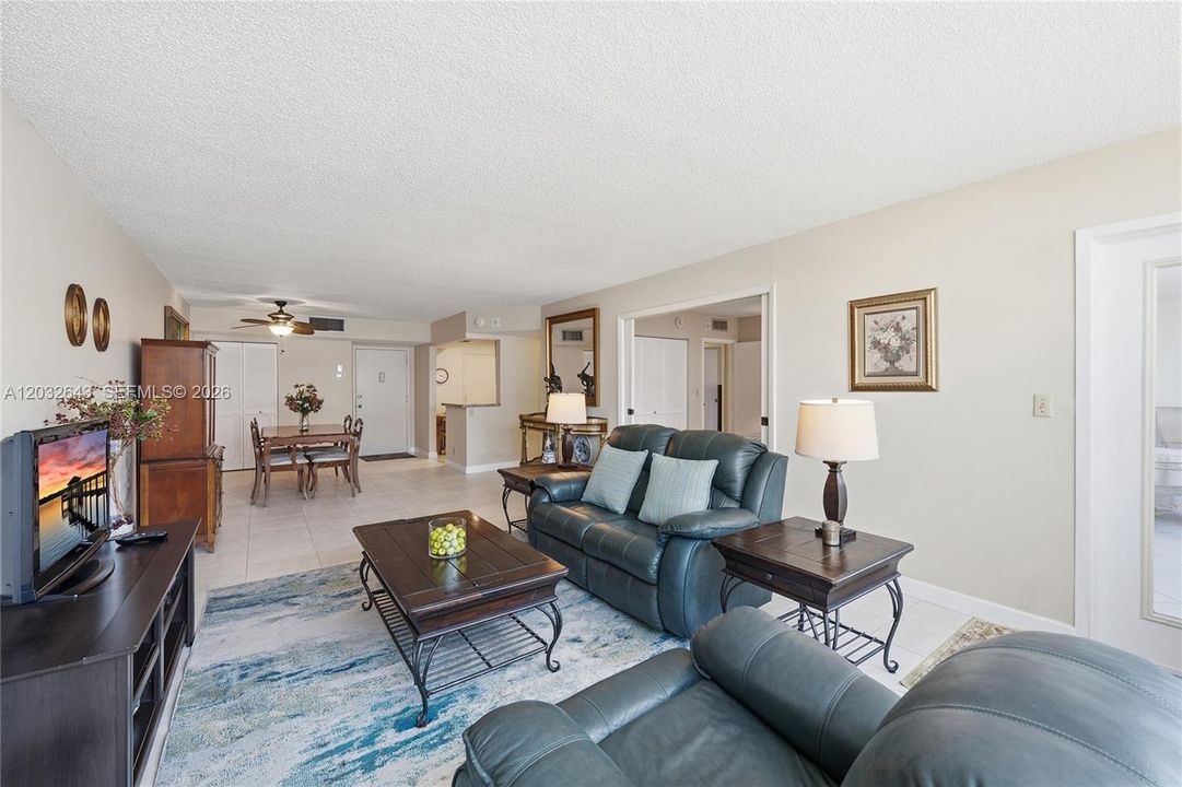 For Rent: $2,400 (2 beds, 2 baths, 1344 Square Feet)
