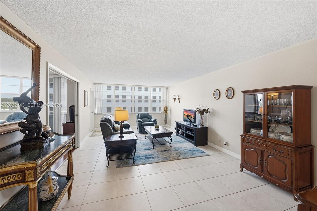 For Rent: $2,400 (2 beds, 2 baths, 1344 Square Feet)