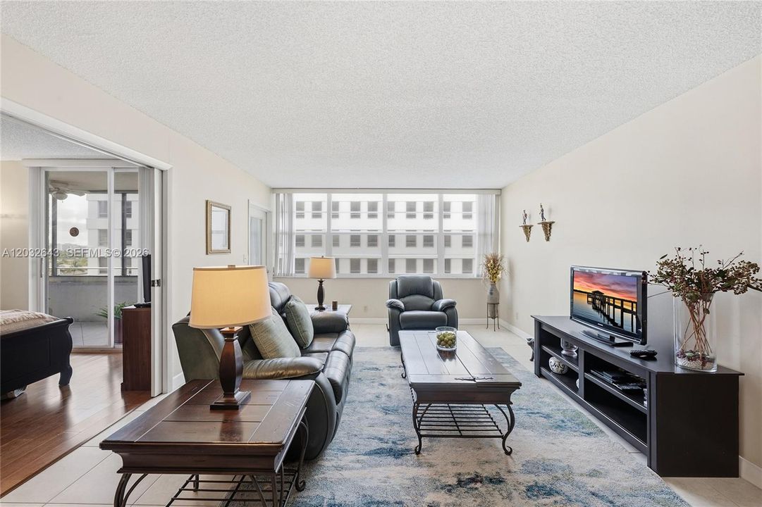 For Rent: $2,400 (2 beds, 2 baths, 1344 Square Feet)