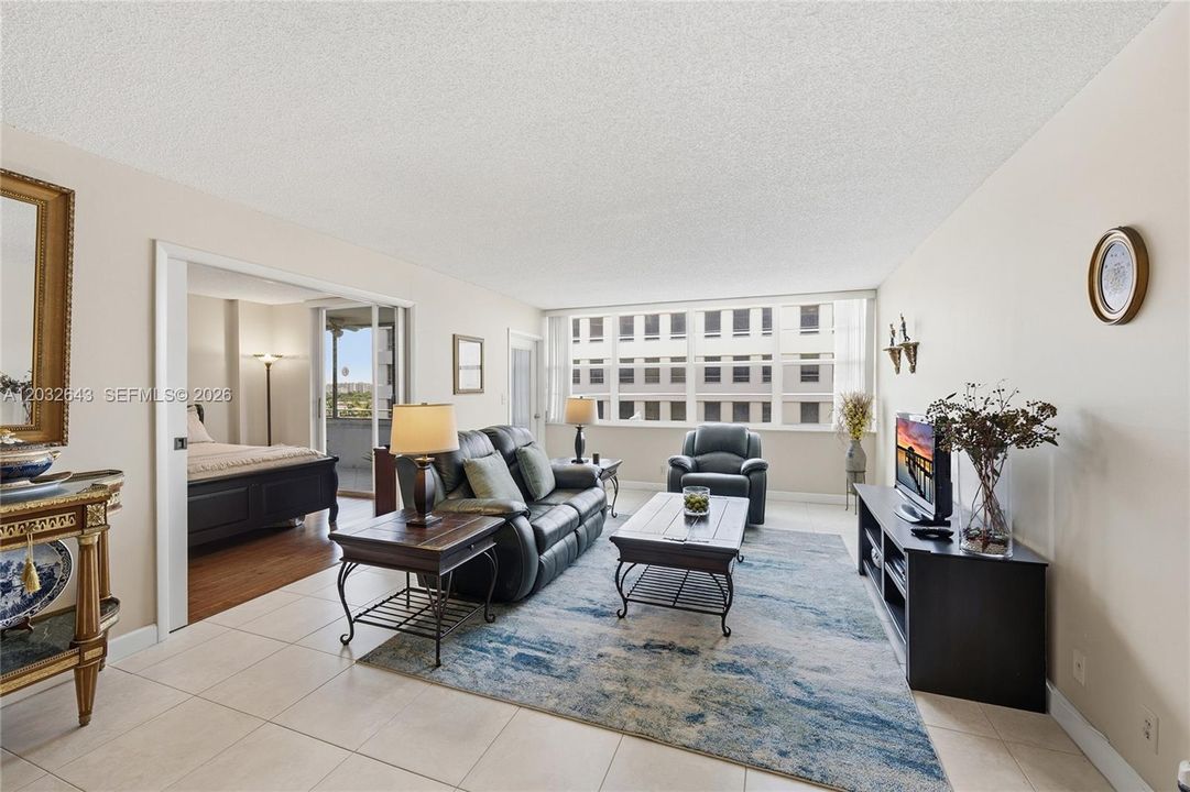 For Rent: $2,400 (2 beds, 2 baths, 1344 Square Feet)