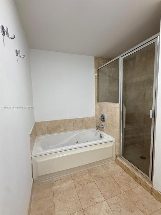 For Rent: $3,500 (2 beds, 2 baths, 932 Square Feet)