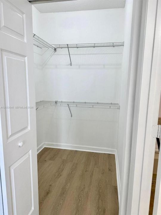For Rent: $3,500 (2 beds, 2 baths, 932 Square Feet)