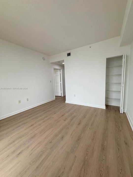 For Rent: $3,500 (2 beds, 2 baths, 932 Square Feet)