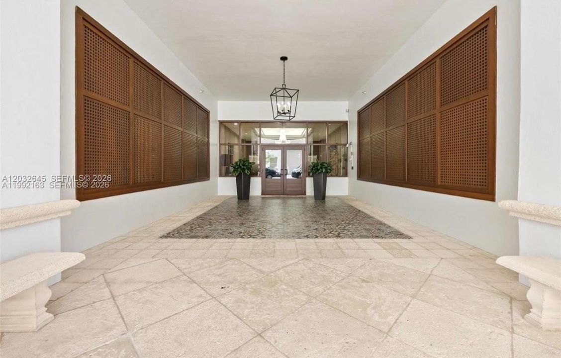 For Rent: $3,500 (2 beds, 2 baths, 932 Square Feet)
