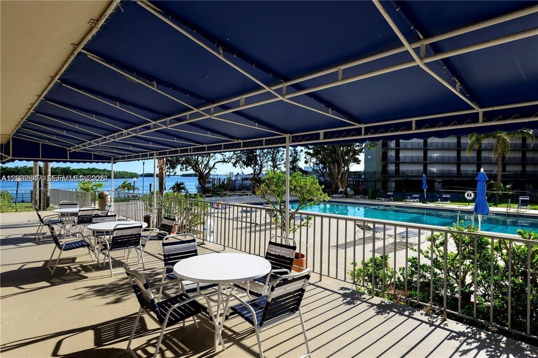 For Sale: $329,900 (1 beds, 1 baths, 831 Square Feet)