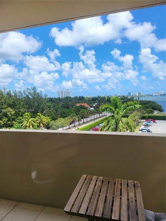For Sale: $329,900 (1 beds, 1 baths, 831 Square Feet)