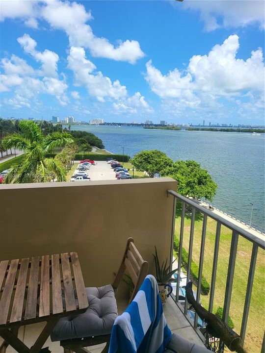 For Sale: $329,900 (1 beds, 1 baths, 831 Square Feet)