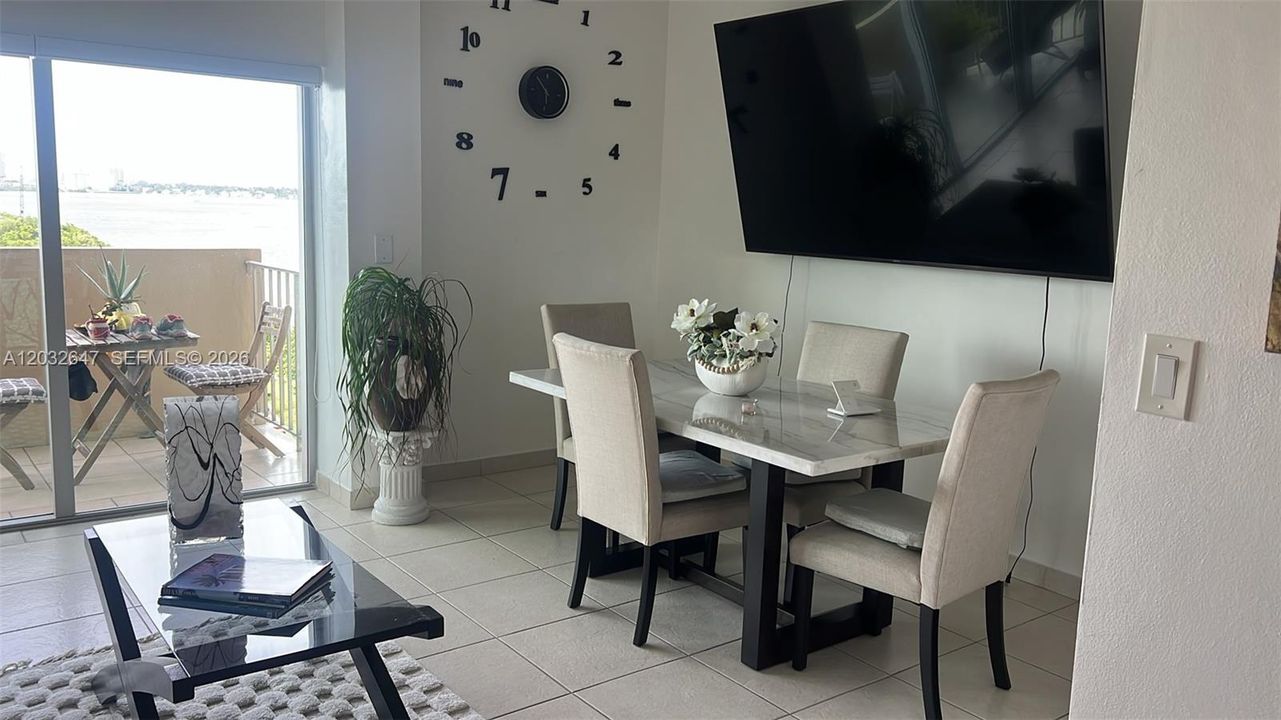 For Sale: $329,900 (1 beds, 1 baths, 831 Square Feet)