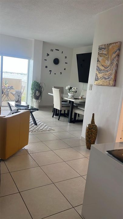 For Sale: $329,900 (1 beds, 1 baths, 831 Square Feet)