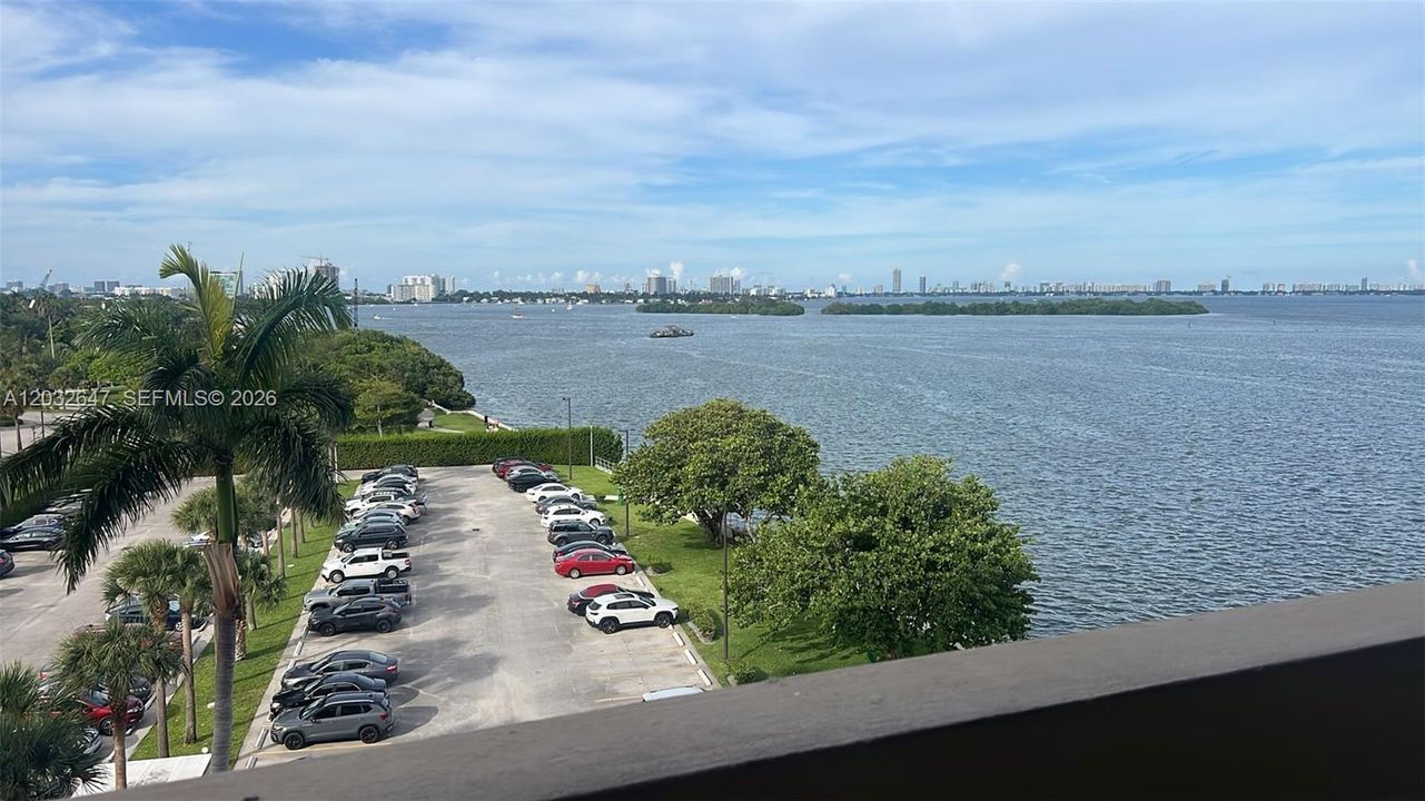 For Sale: $329,900 (1 beds, 1 baths, 831 Square Feet)