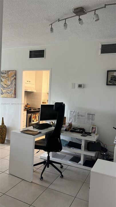 For Sale: $329,900 (1 beds, 1 baths, 831 Square Feet)