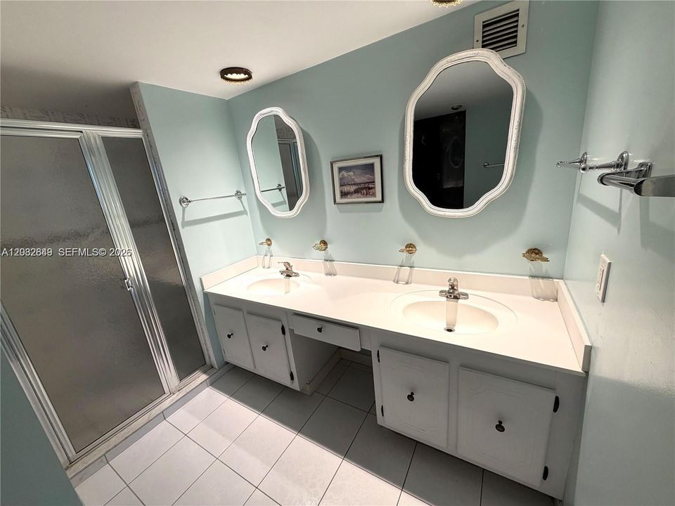 For Sale: $336,000 (2 beds, 2 baths, 1360 Square Feet)