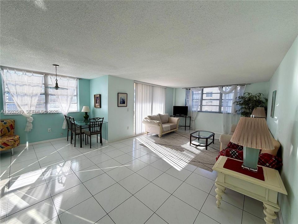 For Sale: $336,000 (2 beds, 2 baths, 1360 Square Feet)