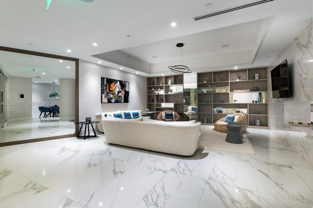 На продажу: $455,000 (2 спален, 2 ванн, 1140 Квадратных фут)