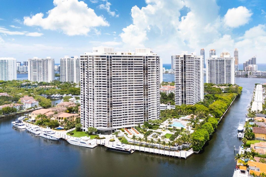 На продажу: $455,000 (2 спален, 2 ванн, 1140 Квадратных фут)
