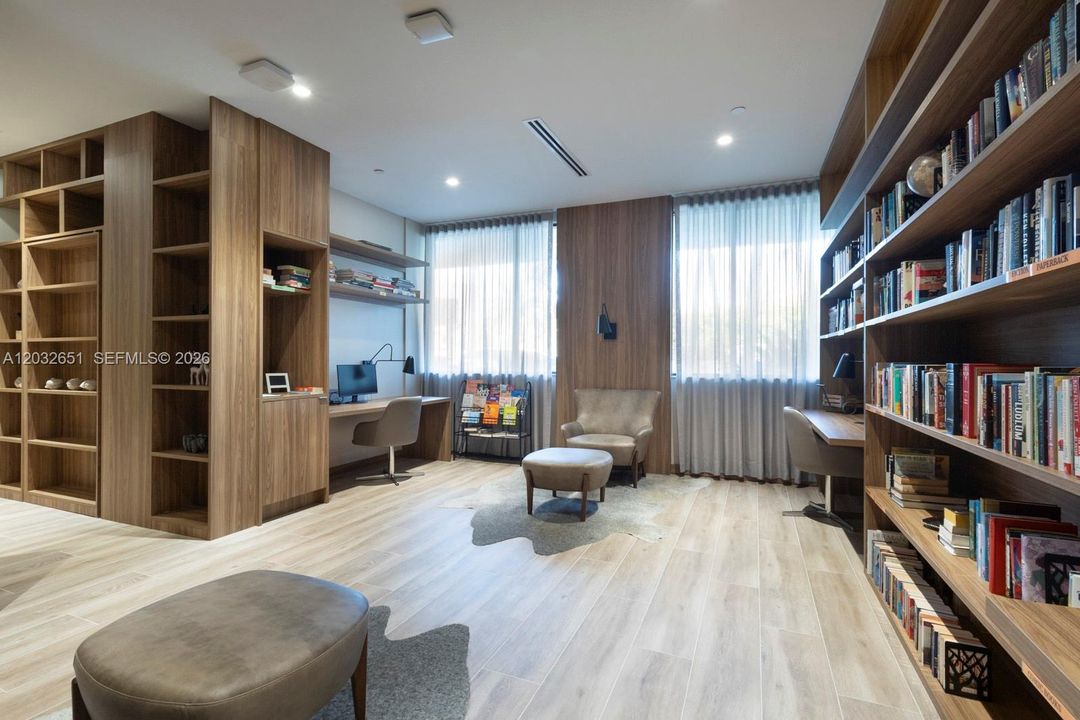 На продажу: $455,000 (2 спален, 2 ванн, 1140 Квадратных фут)