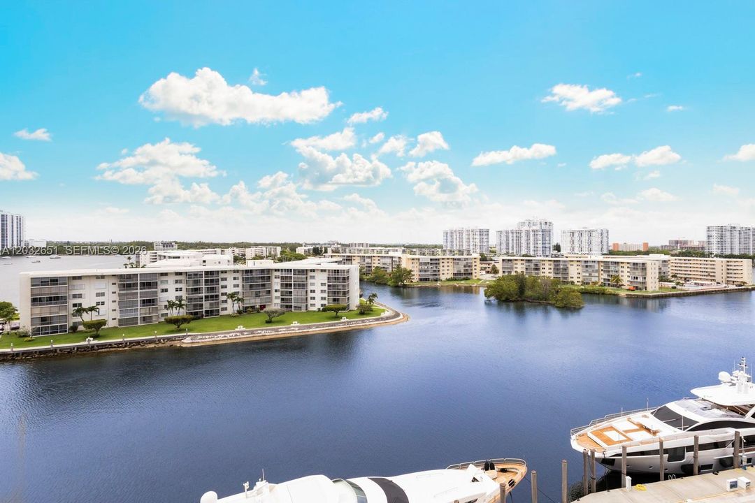 На продажу: $455,000 (2 спален, 2 ванн, 1140 Квадратных фут)