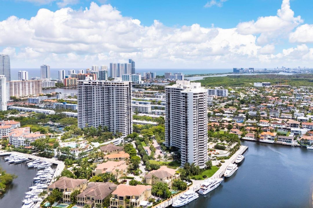 На продажу: $455,000 (2 спален, 2 ванн, 1140 Квадратных фут)