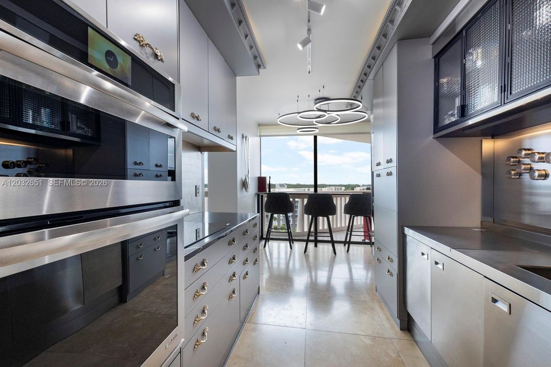 На продажу: $455,000 (2 спален, 2 ванн, 1140 Квадратных фут)