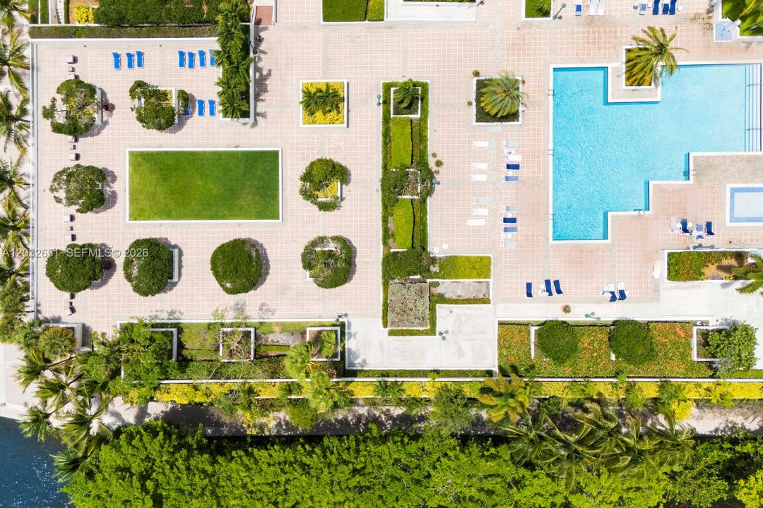 На продажу: $455,000 (2 спален, 2 ванн, 1140 Квадратных фут)