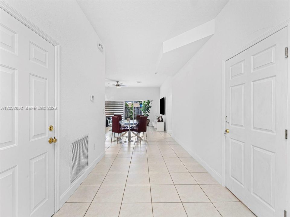 En Venta: $630,000 (3 camas, 2 baños, 1567 Pies cuadrados)