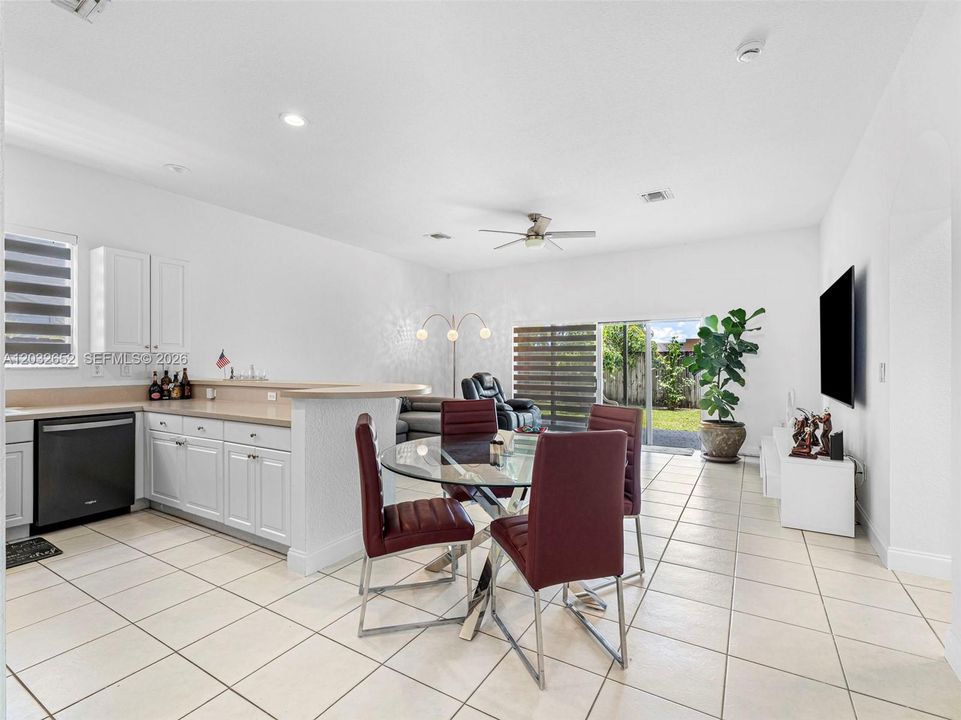 En Venta: $630,000 (3 camas, 2 baños, 1567 Pies cuadrados)
