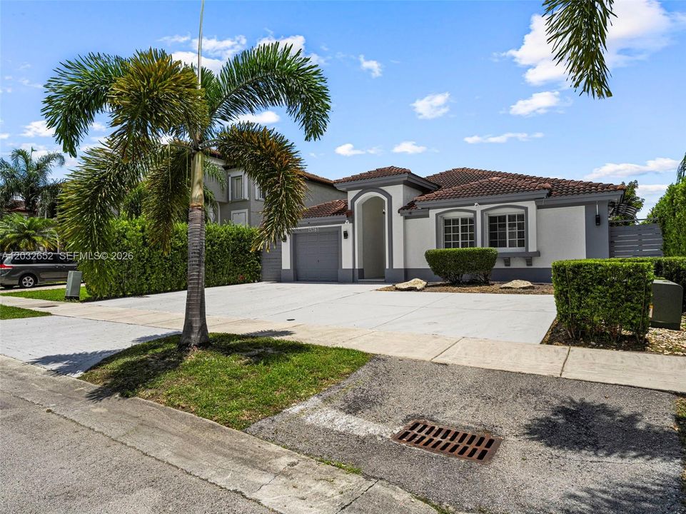 En Venta: $630,000 (3 camas, 2 baños, 1567 Pies cuadrados)