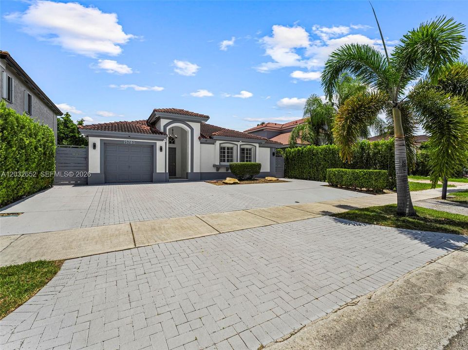 En Venta: $630,000 (3 camas, 2 baños, 1567 Pies cuadrados)