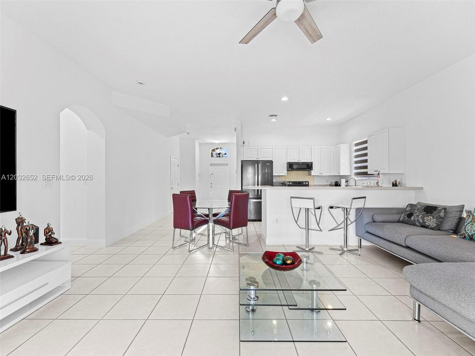 En Venta: $630,000 (3 camas, 2 baños, 1567 Pies cuadrados)