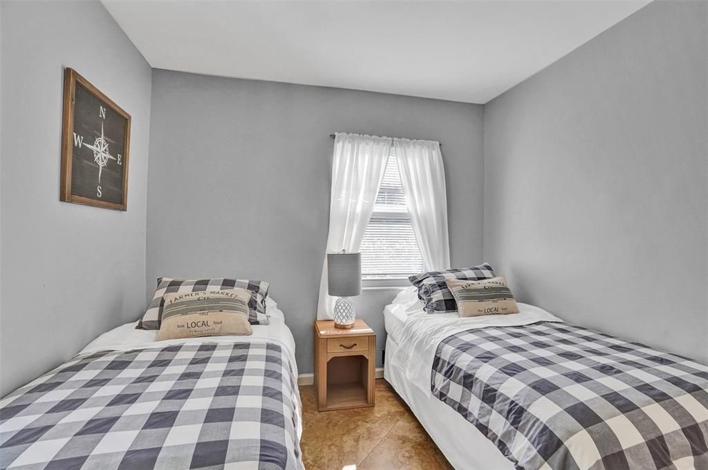 1642 adams guest 3