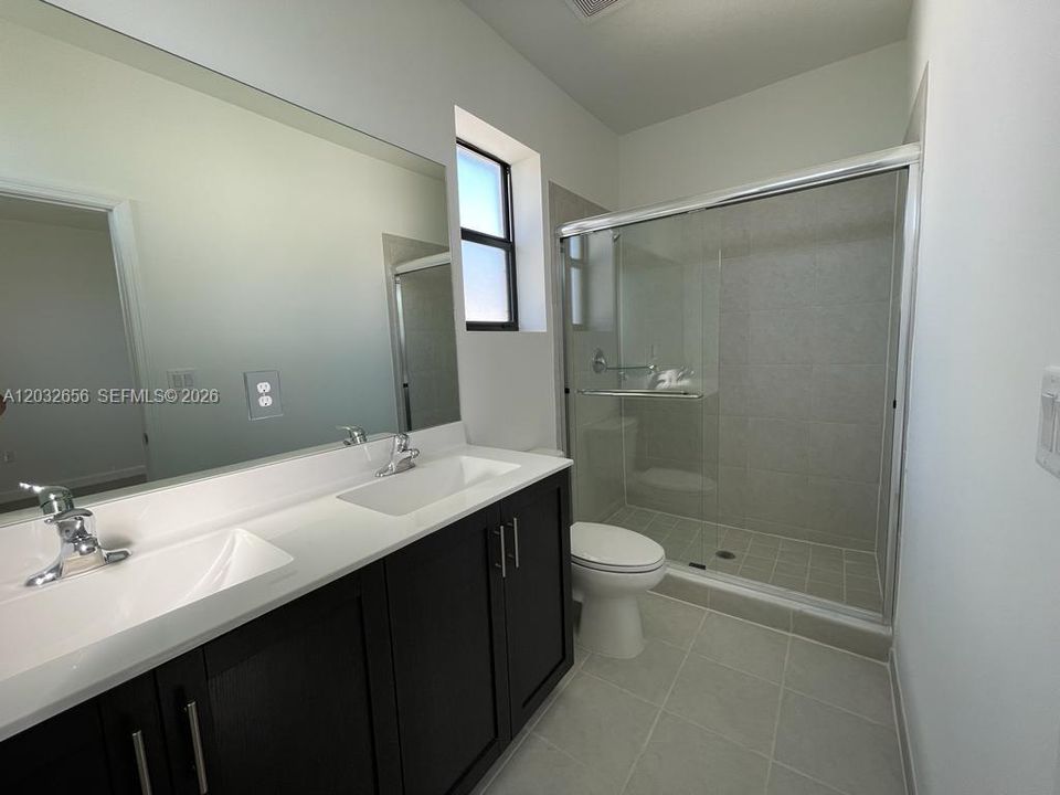 En Venta: $435,000 (3 camas, 3 baños, 1328 Pies cuadrados)