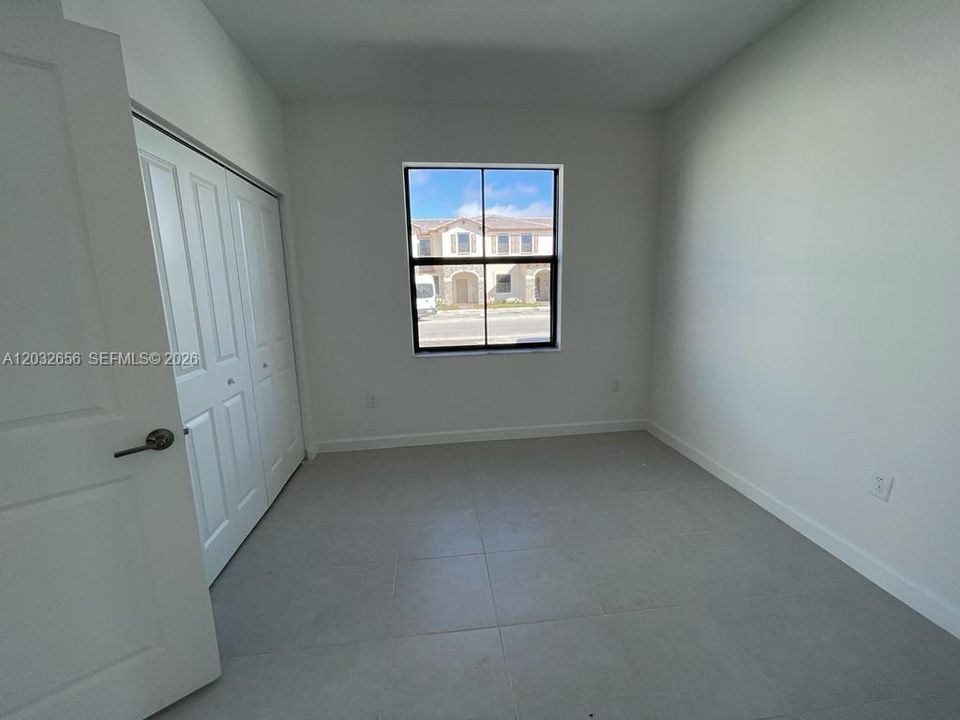 En Venta: $435,000 (3 camas, 3 baños, 1328 Pies cuadrados)