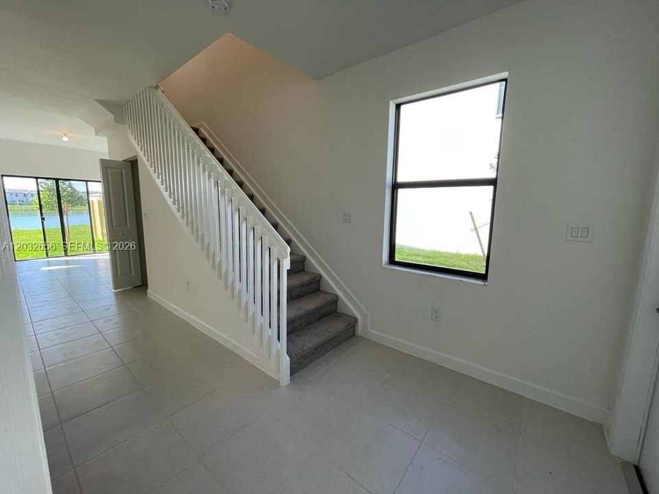 En Venta: $435,000 (3 camas, 3 baños, 1328 Pies cuadrados)