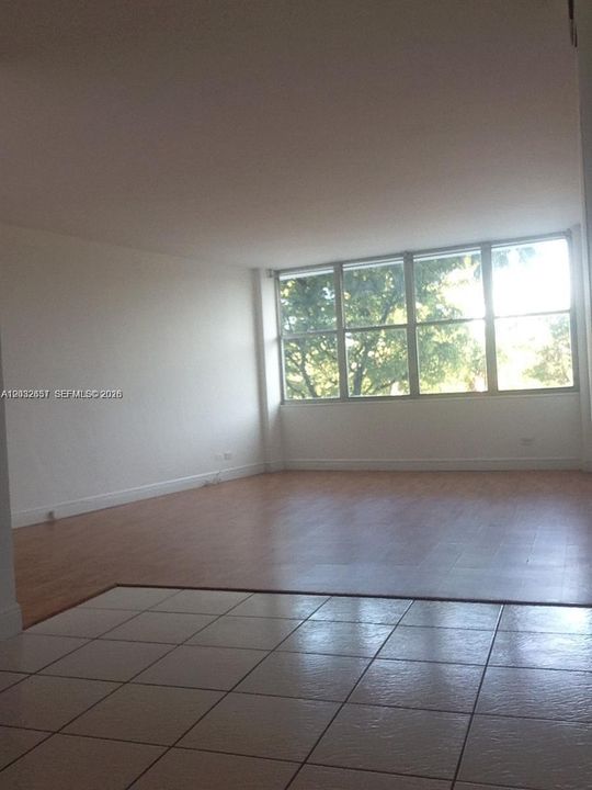For Sale: $227,000 (1 beds, 1 baths, 750 Square Feet)