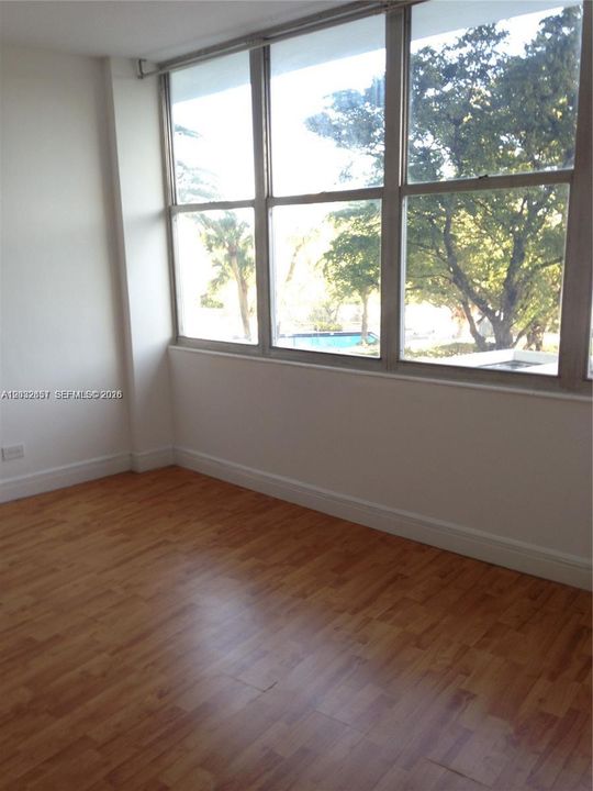For Sale: $227,000 (1 beds, 1 baths, 750 Square Feet)